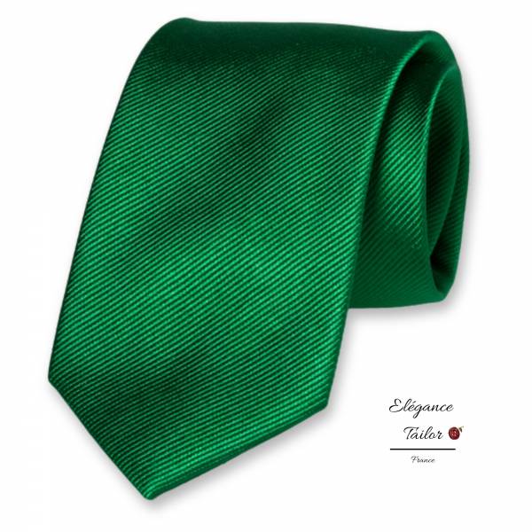 Cravate homme décontractée vert en soie de chez Elégance Tailor Toulon
