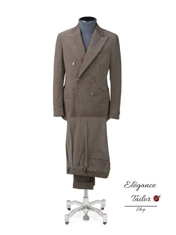 Veste de smoking avec pantalon sur mesure à la vente Le Lavandou