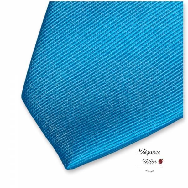 Cravate en soie bleu vif  détaille de chez Elégance Tailor Toulon